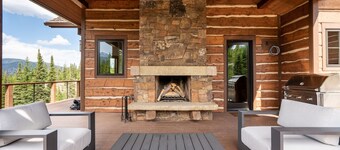 Book a Summer Getaway Today! Luxurious Estate Home Comfortably Sleeps Up to 12 Guests