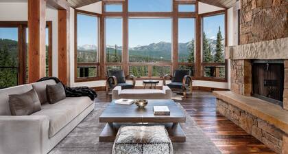 Luxurious Estate Comfortably Sleeps Up to 12 Guests