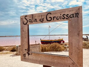 Beach nearby - Apartment in wooded residence with swimming pool (Gruissan)