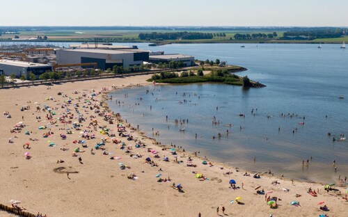 Hot tub! Next to Beach