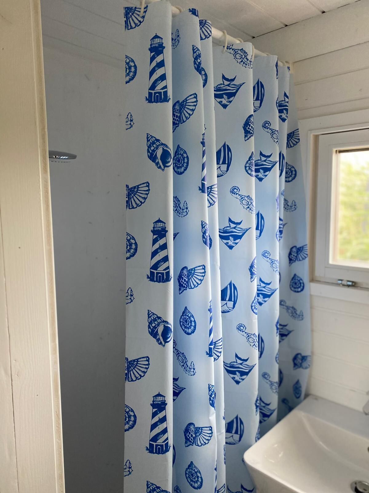 Shower, towels, soap, toilet paper