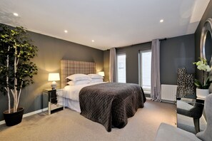 Apartment (3 Bedrooms) | 3 bedrooms, premium bedding, desk, laptop workspace - Deluxe Three-bedroom Home in the Sought-after West End Area of Aberdeen (Aberdeen)