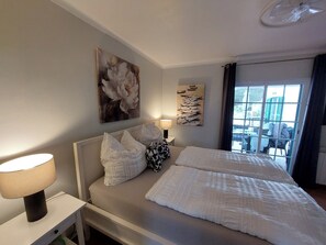 3 bedrooms, in-room safe, desk, iron/ironing board
