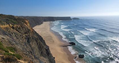 Beautiful villa 300 m to the Atlantic coast, 5 minutes by car to the beach