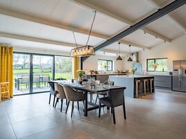 Cottage | Private kitchen | Fridge, dishwasher, electric kettle, toaster