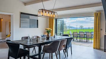 Cottage | Private kitchen | Fridge, dishwasher, electric kettle, toaster