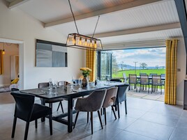 Cottage | Private kitchen | Fridge, dishwasher, electric kettle, toaster