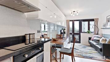 Basic Apartment, 2 Double Beds | Private kitchen