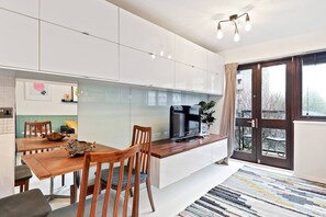 Lägenhet Basic - 2 dubbelsängar | Eget kök | Kylskåp, mikrovågsugn, ugn och grytor/köksredskap