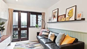 Basic Apartment, 2 Double Beds | Living room