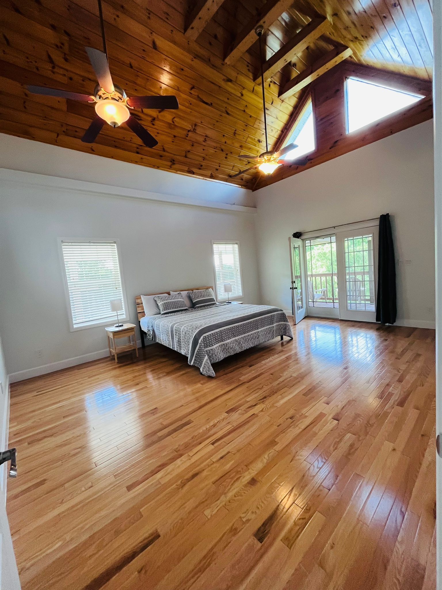 4 chambres, bureau, Wi-Fi gratuit, draps fournis