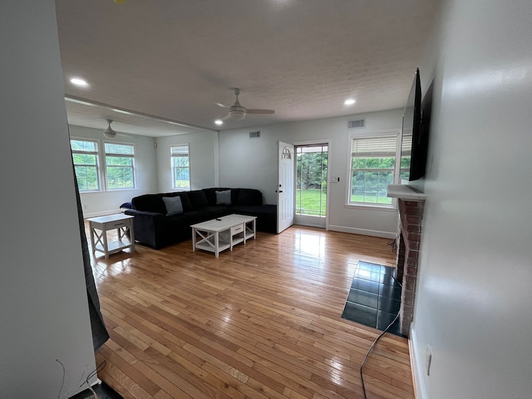 Wears Valley Farmhouse With Wonderful Views, Hot Tub And Firepit - Townsend, TN