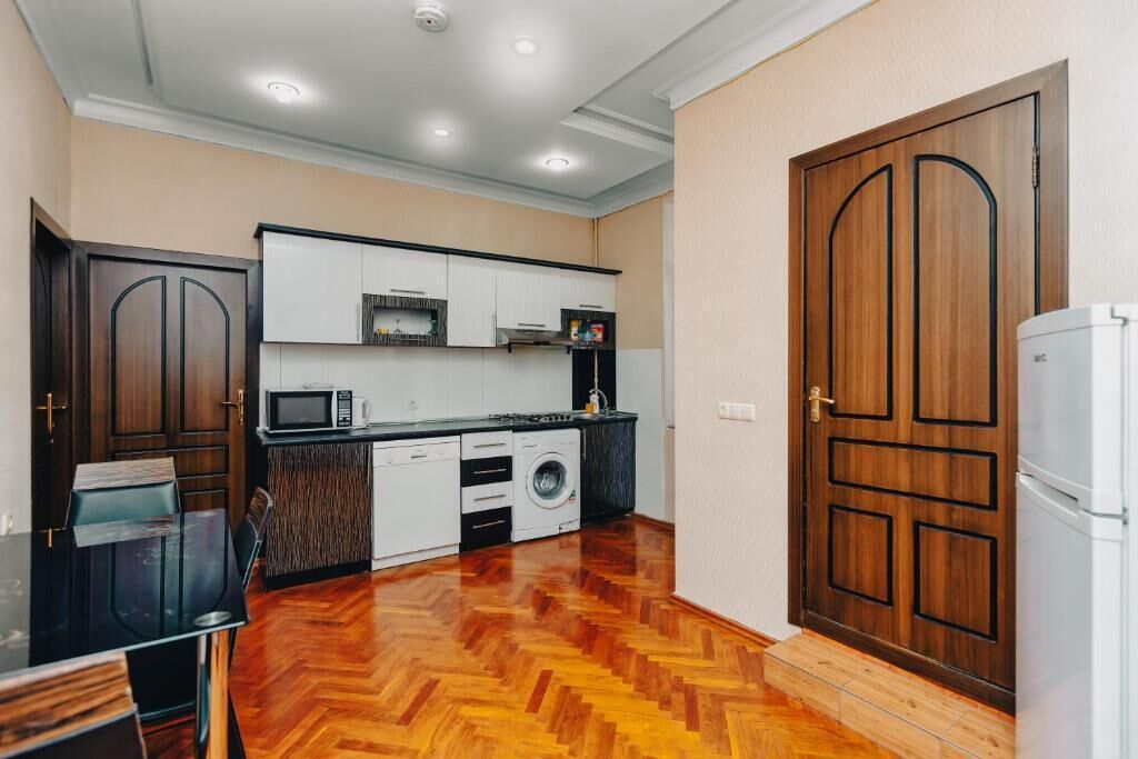 Fridge, microwave, coffee/tea maker, electric kettle