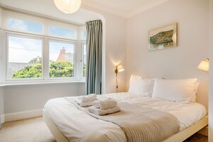 4 habitaciones, decoración personalizada y muebles diferentes 