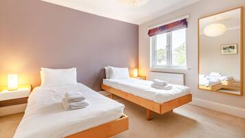 Cottage | 4 bedrooms, individually decorated, individually furnished, free WiFi