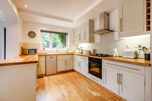 Refrigerador, lavavajillas, tetera/pava eléctrica, tostadora