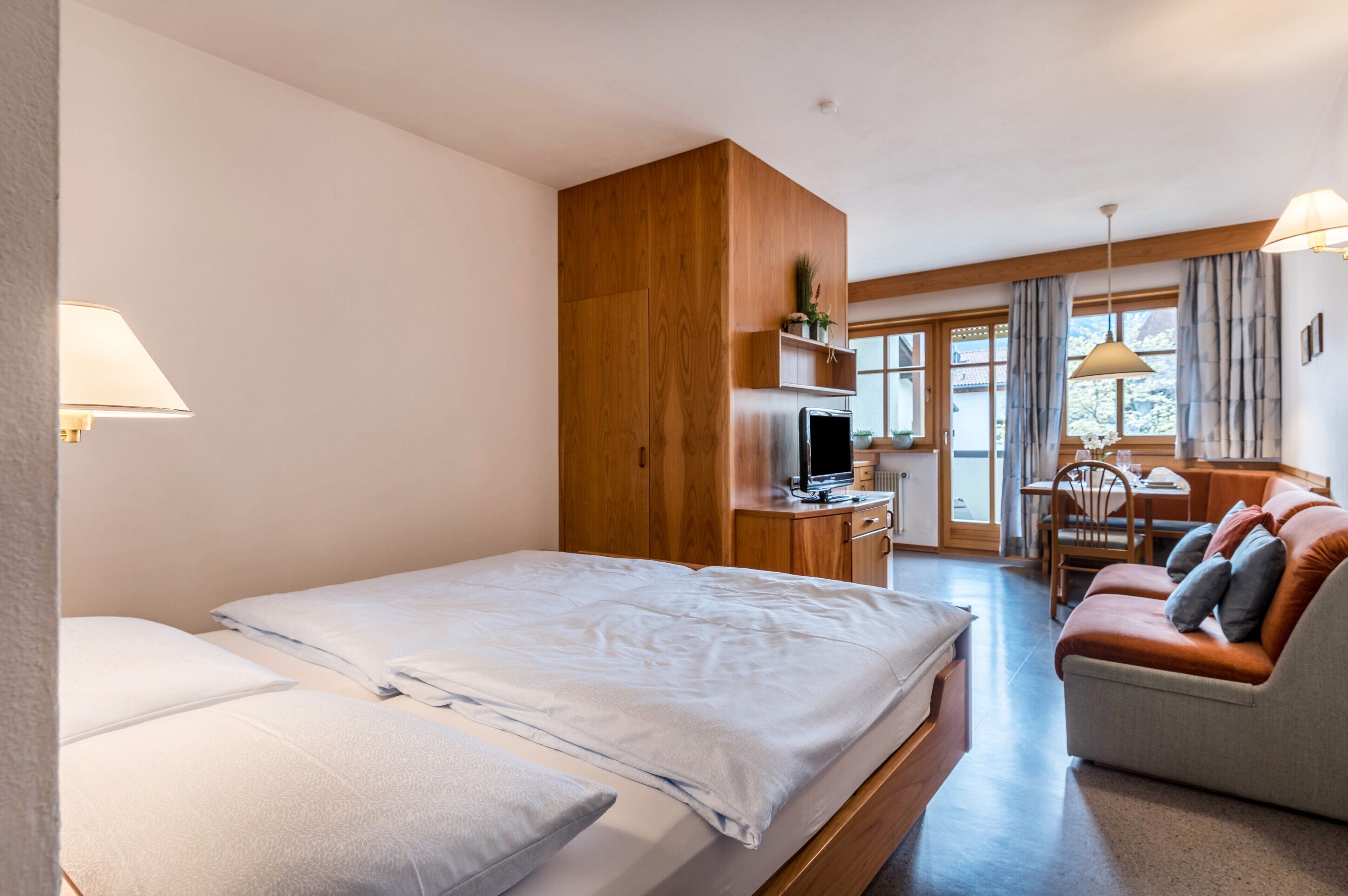 Free WiFi, bed sheets