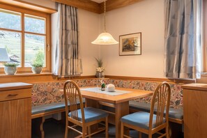 Dining - 'Taufner Apartment C 106' with Mountain View, Garden & Wi-Fi (Partschins)