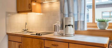 Fridge, stovetop, coffee/tea maker, electric kettle