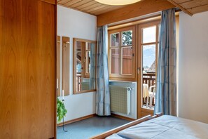 1 bedroom, desk, free WiFi, bed sheets - 'Taufner Apartment B 107' with Mountain View, Garden & Wi-Fi (Partschins)