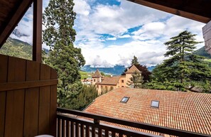 Property grounds - 'Taufner Apartment B 107' with Mountain View, Garden & Wi-Fi (Partschins)