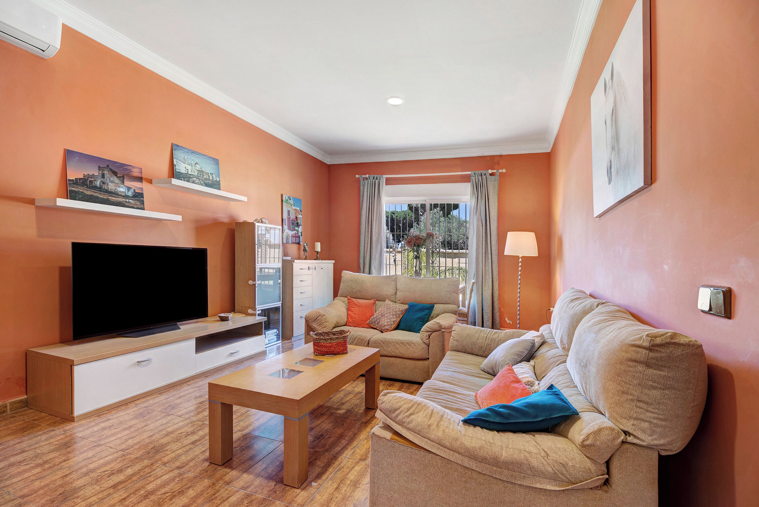 Televisión, mesa de ping pong