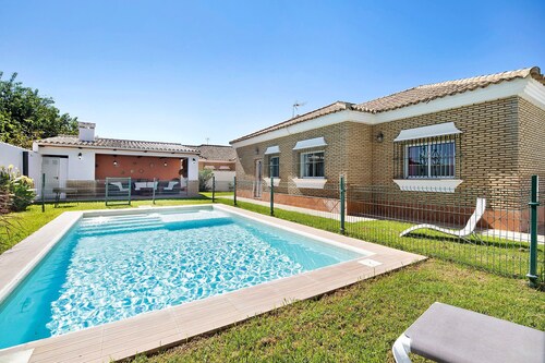 Pet-Friendly Holiday Home Olivos 1b with Pool and Wi-Fi
