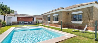 Pet-Friendly Holiday Home Olivos 1b with Pool and Wi-Fi
