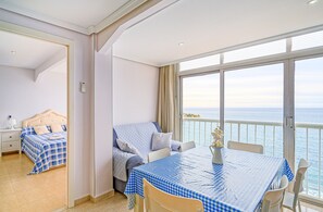 Dining - Apartment Avenida Madrid with Shared Pool & Garden (Benidorm)