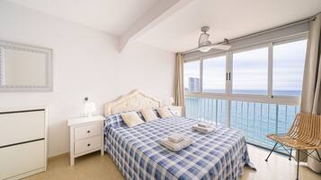 3 slaapkamers, een strijkplank/strijkijzer, wifi, beddengoed