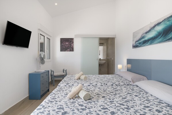 5 bedrooms, free WiFi, bed sheets, wheelchair access