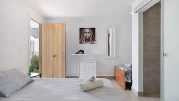 5 bedrooms, free WiFi, bed sheets, wheelchair access