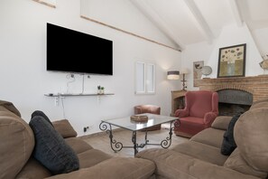 TV, caminetto
