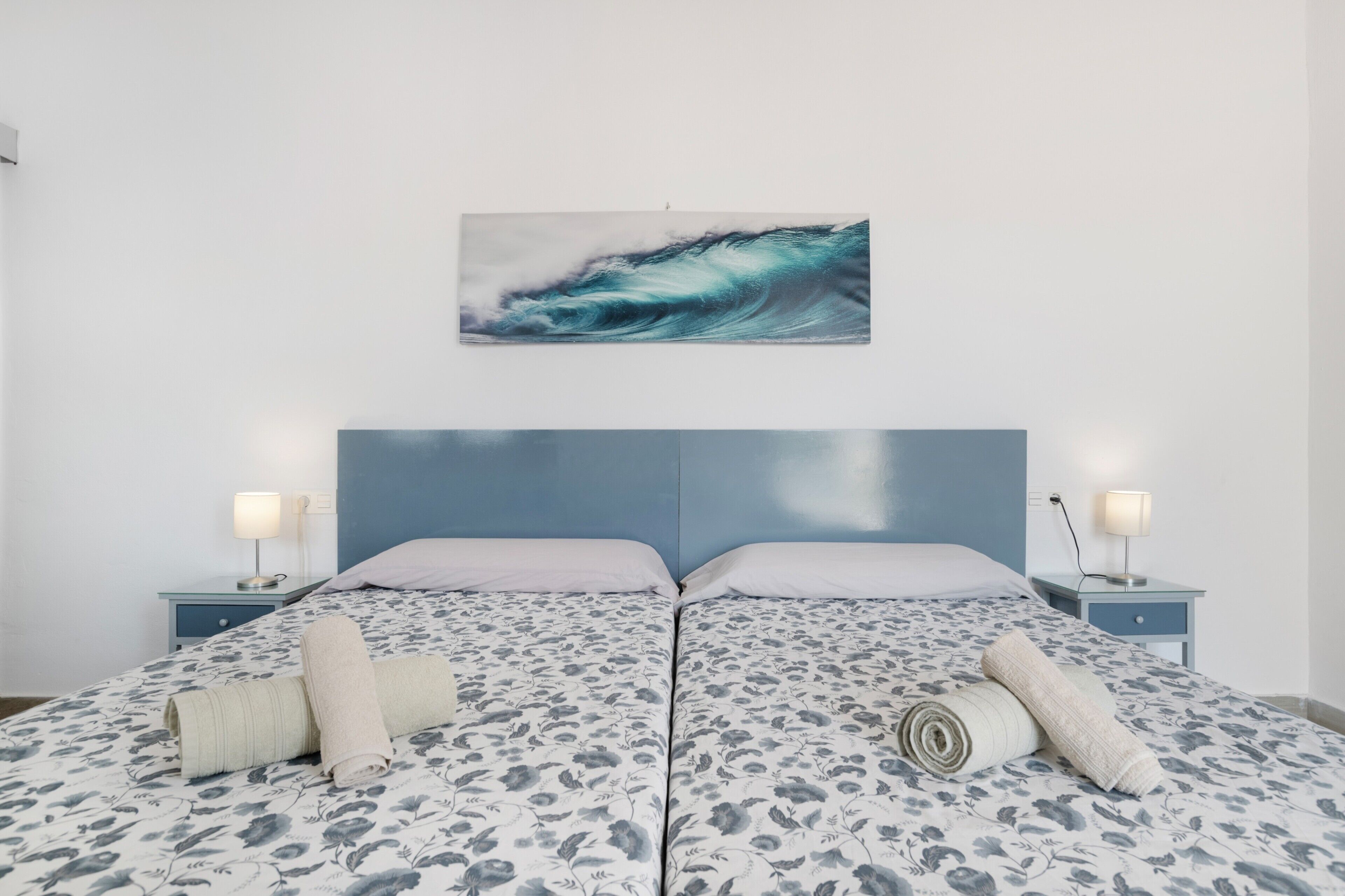5 bedrooms, free WiFi, bed sheets, wheelchair access