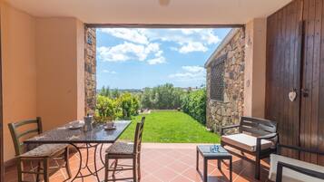 屋外ダイニングエリア