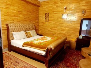 Deluxe Double Room | Iron/ironing board, free WiFi - Bhurban Valley Guest House (Ocha)