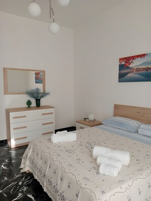 3 bedrooms, iron/ironing board, free WiFi, bed sheets