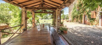 Appartamento per vacanze 'Trilocale Elisa' con piscina, giardino e Wi-Fi