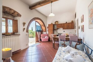 Interior - Holiday Apartment 'Trilocale Carlotta' with Pool, Garden & Wi-Fi (Castiglion Fibocchi)