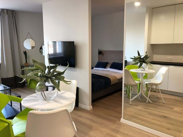 1 bedroom, desk, iron/ironing board, WiFi