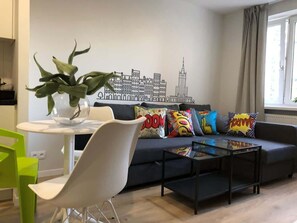 TV, offices - Emilii Plater 55 Warsaw | Modern Studio in the Centre of Warsaw | Business Trip (Warszawa)