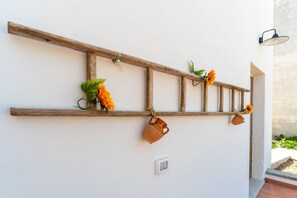 Property grounds - 'Holiday Home Lu Sule' with Garden & A/C (Uggiano la Chiesa)