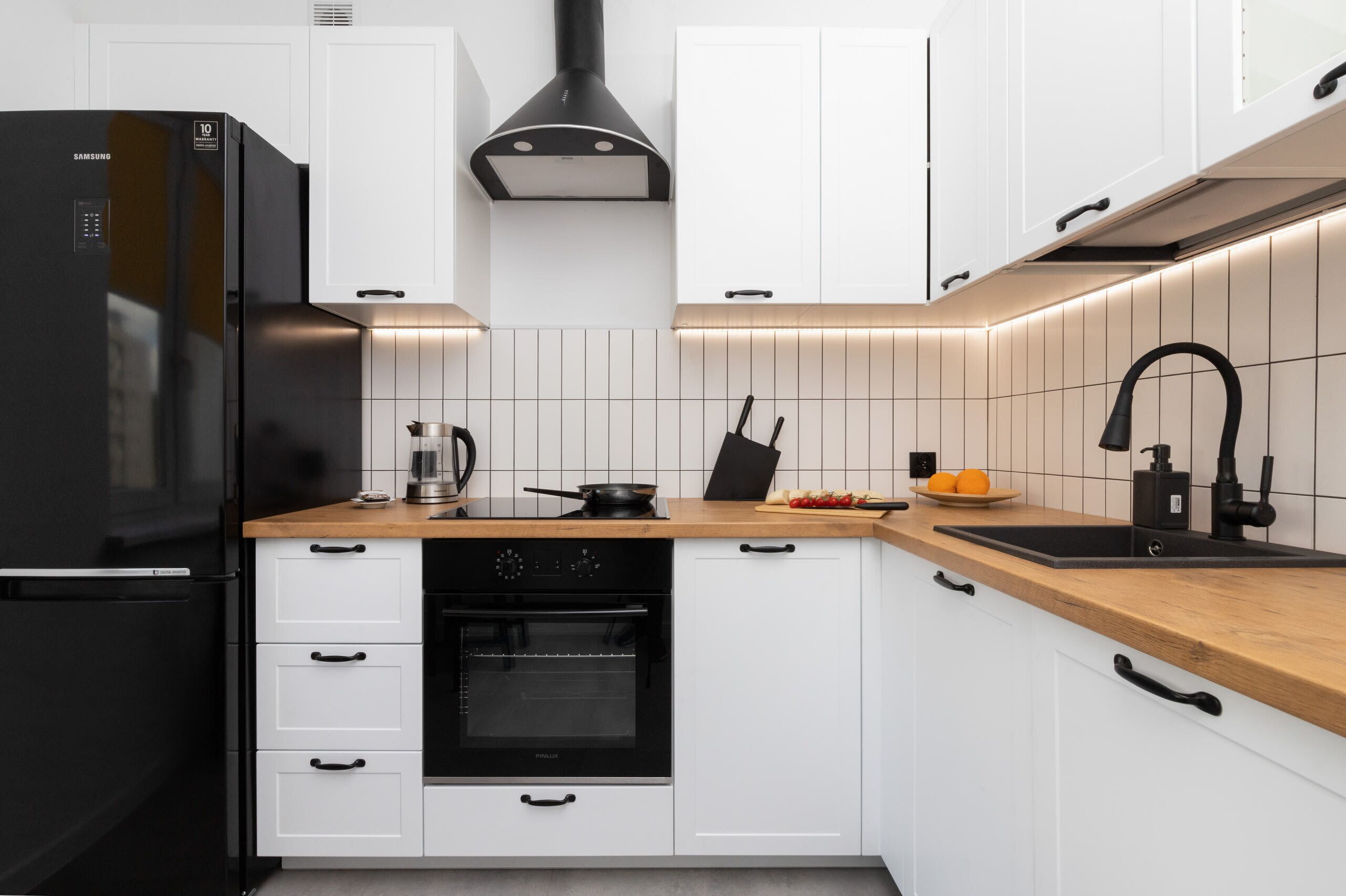 Fridge, oven, stovetop, dishwasher