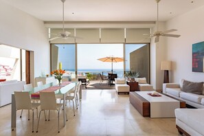 Smart TV, DVD player, books, stereo - Oceanfront Penthouse in Beachfront Development (Huatulco)