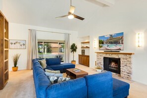Smart TV, fireplace, table tennis