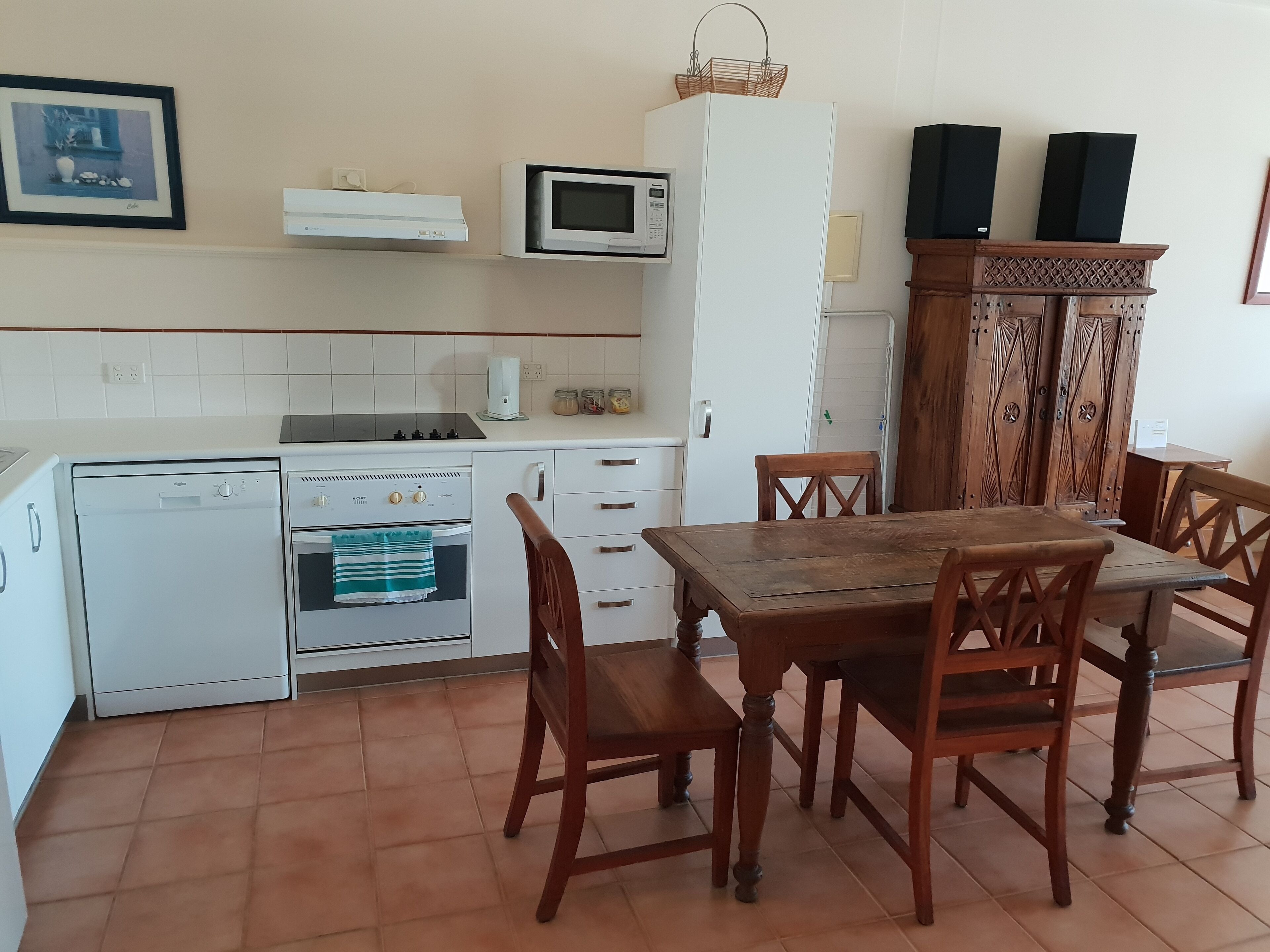 2 bedroom apartment in fabulous South Fremantle — image 9
