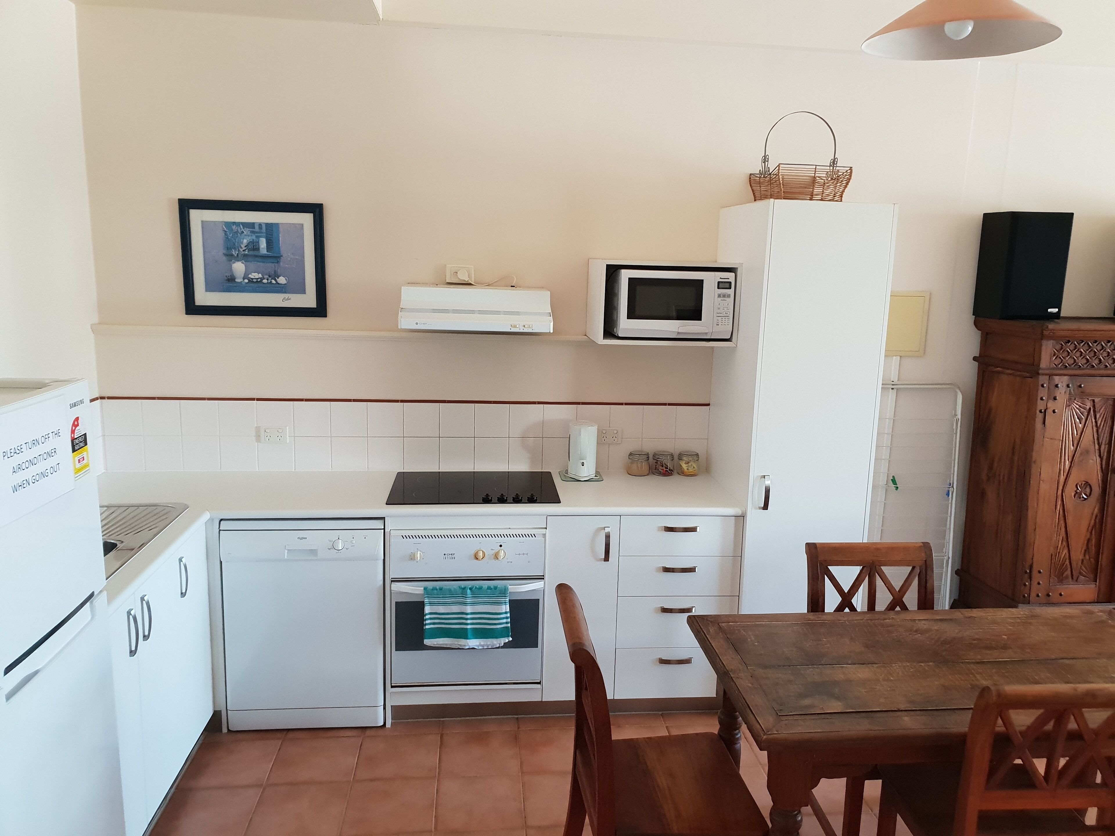 2 bedroom apartment in fabulous South Fremantle — image 10