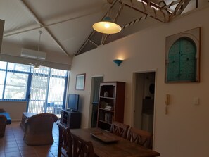 Dining - 2 bedroom apartment in fabulous South Fremantle (South Fremantle)