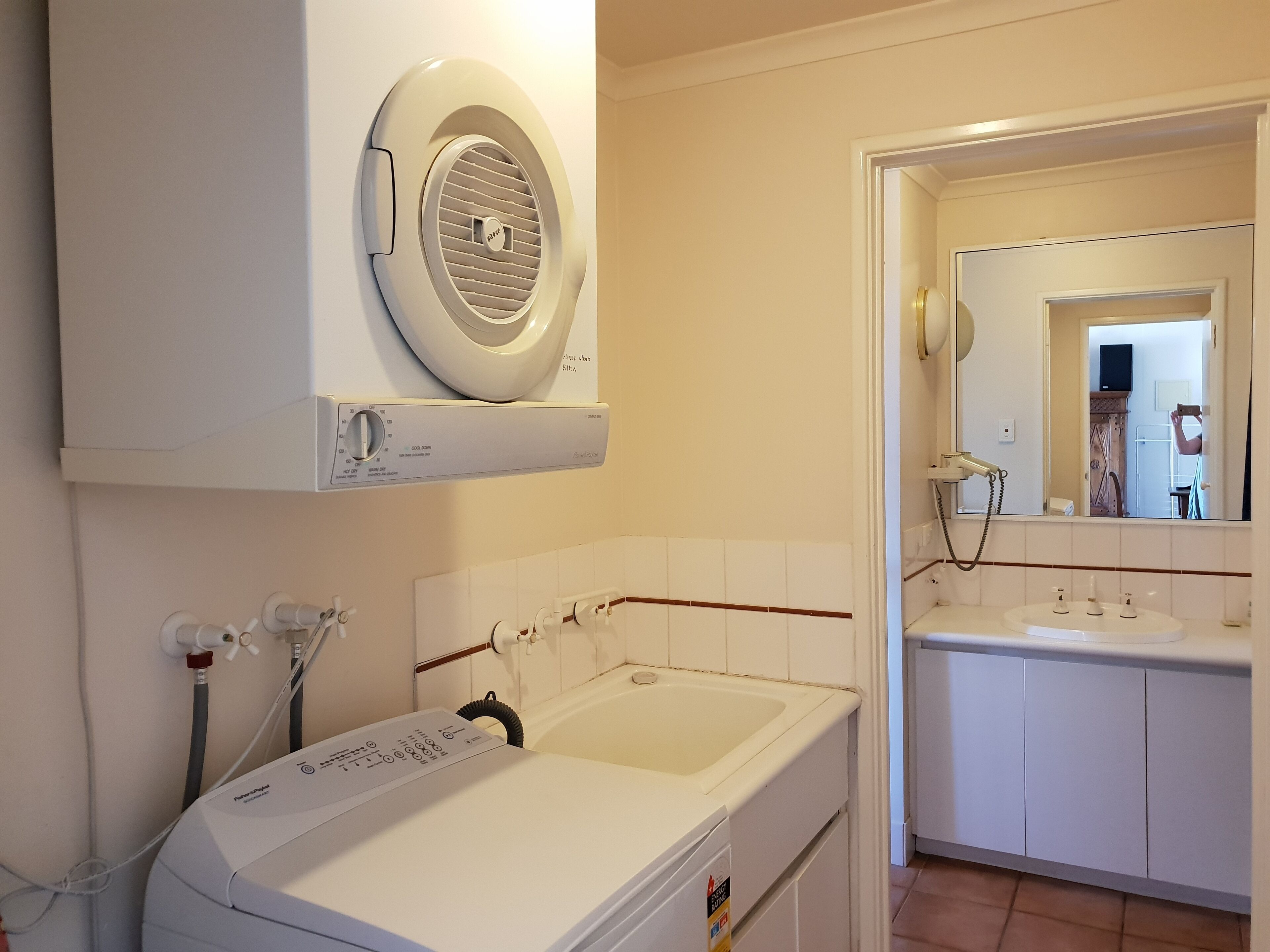 2 bedroom apartment in fabulous South Fremantle — image 2