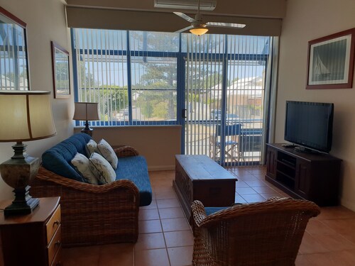 2 bedroom apartment in fabulous South Fremantle